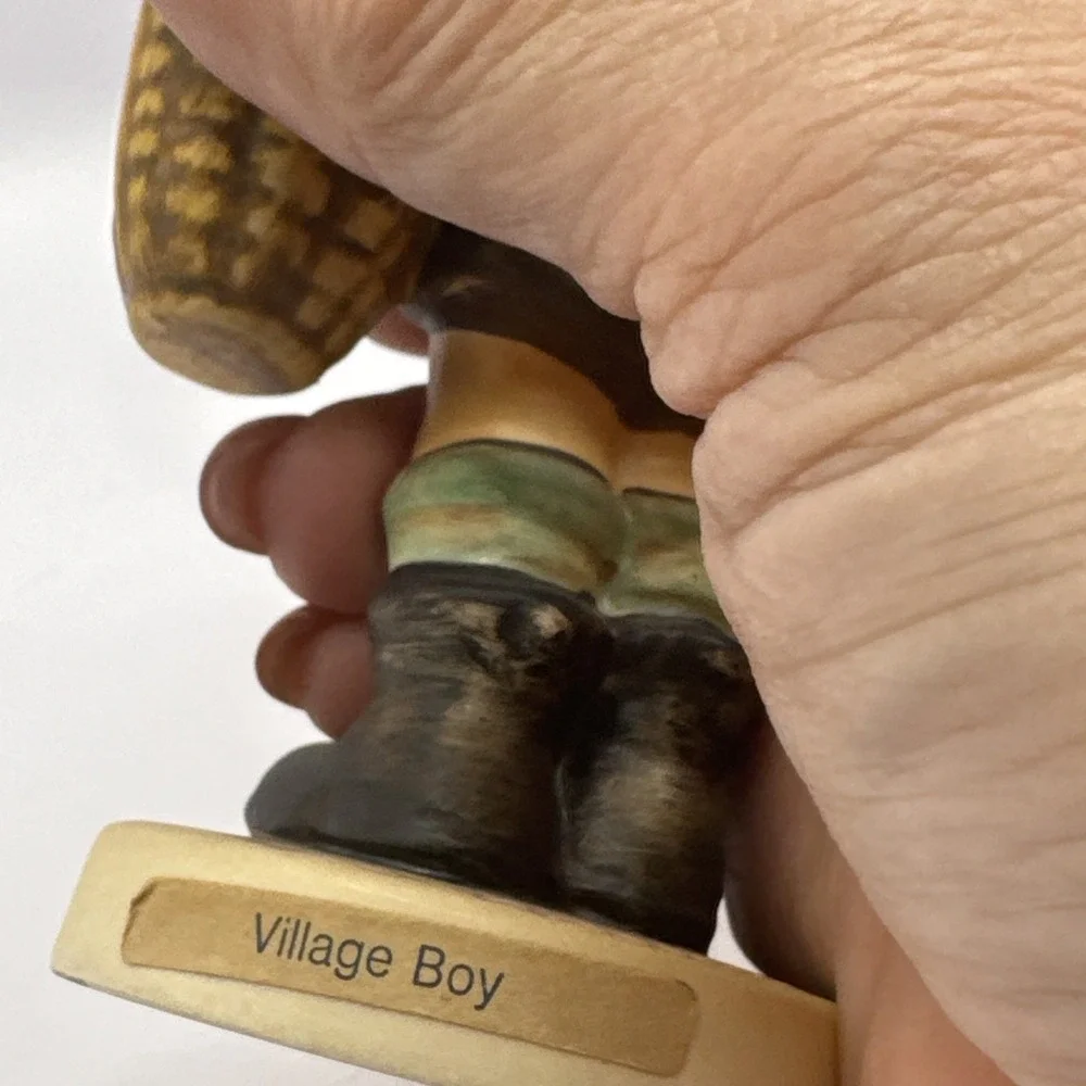 M I HUMMEL GOEBEL 512/0 VILLAGE‎  BOY FIGURINE 5